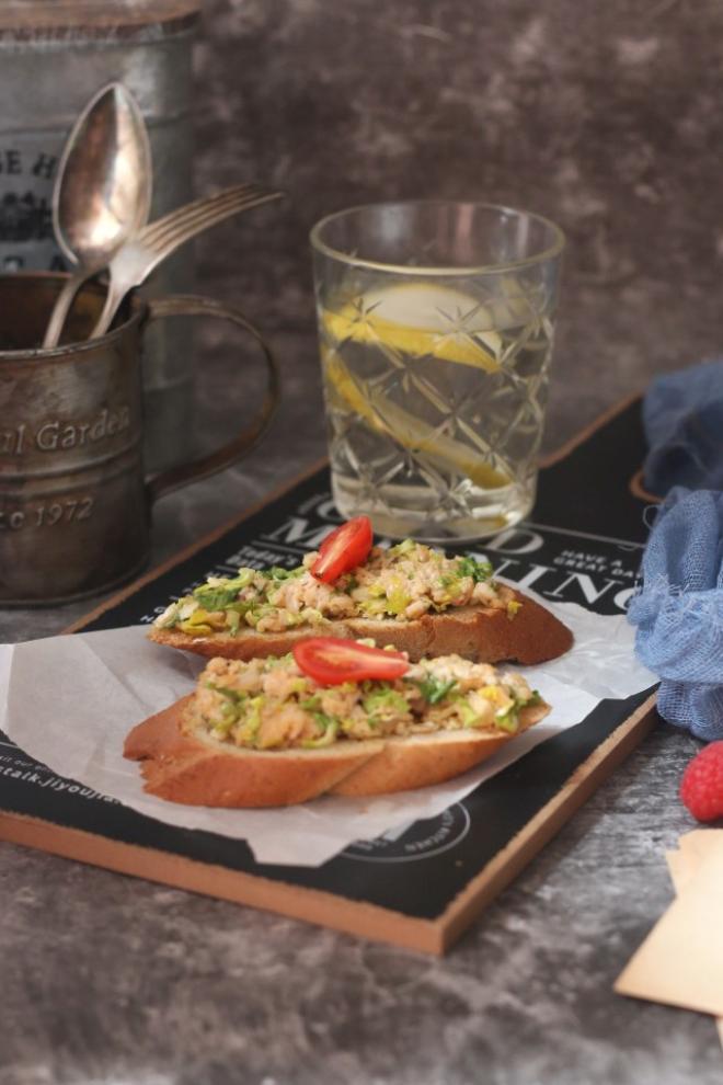 蒜香法棍鸡肉沙拉