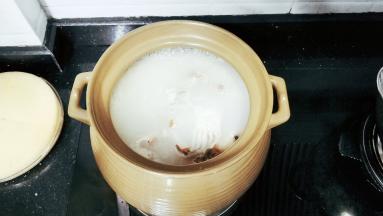 煲10分钟，如果喜欢口感再丰富点再放入菜心粒
