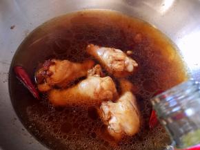 添水，放入料酒