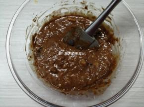 拌均匀，可以看到面糊比较浓稠