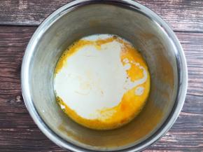 加入白砂糖，炼乳，纯牛奶，淡奶油