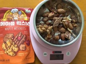 和面时间准备好干果，切小一点