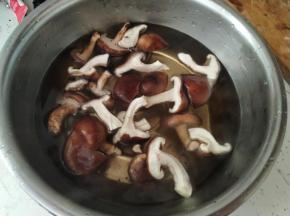 热水烫一下。