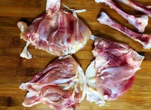 三个鸡腿肉都取好，如图