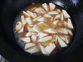 加二碗水进去炖煮