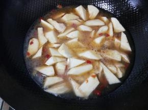加二碗水进去炖煮