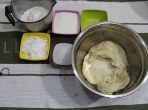 发好的种面，体积变2-2.5倍大，拉起成蜂窝状。看状态。不想冷藏发，也可以室温不超过28度发，同样状态。