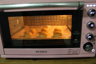 放入烤箱，发酵档，进行二发。