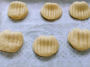 依次做完，放入蒸屉中。(垫上油纸)