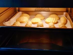 入蒸烤箱二次发酵15分钟左右，纯蒸功能100度蒸15分钟，断电后焖5分钟再打开。