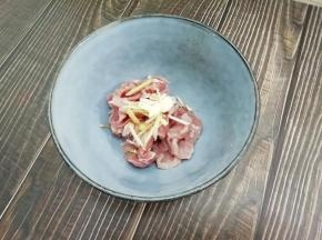 加入姜和蒜