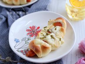 超好吃的香葱肠仔包就做好啦。