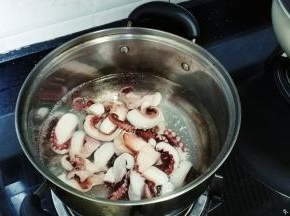水火后倒入章鱼须