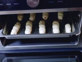 放入蒸烤箱中，进行二次发酵。