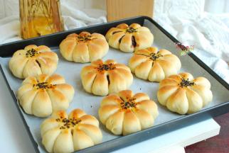 面粉牛奶加鸡蛋，做一个营养丰富的早餐，好吃好看，元气满满，孩子特喜欢，自从我做了这个当早餐，孩子再也没吃过煎饼油条了。