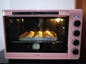 烘烤了15分钟左右麻薯膨胀至最大。