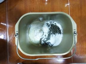 全部材料放入面包机中搅拌
