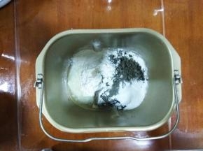 全部材料放入面包机中搅拌