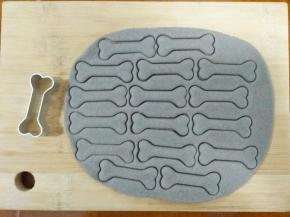 用模具压出馒头