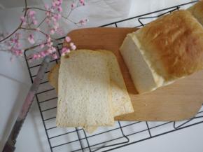 切片后的吐司可以抹酱吃，做三明治哦。