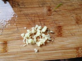 切一点点姜末。