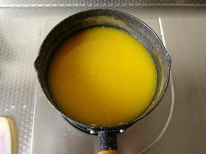 搅匀，转小火煮。