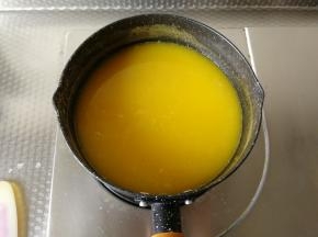 搅匀，转小火煮。