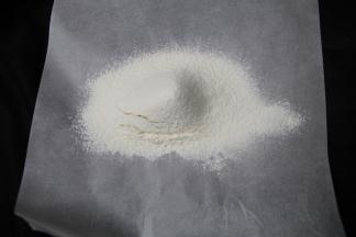 让低粉中饱含空气，面糊更容易膨胀。