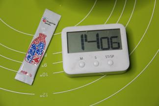 菌粉提前从冷藏取出回温10-15分钟。