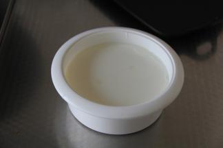 发酵好的酸奶，粘稠带拉丝。