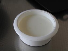 发酵好的酸奶，粘稠带拉丝。