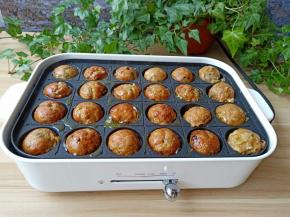 煎至一面定型，翻另外一面再继续煎金黄即可。