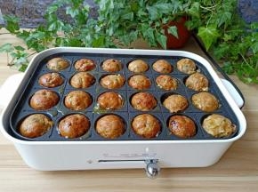 煎至一面定型，翻另外一面再继续煎金黄即可。