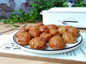 外酥里嫩，豆腐的嫩香味里夹杂着肉的香味，停不下来。
