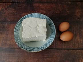 豆腐和鸡蛋准备好