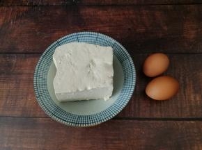 豆腐和鸡蛋准备好