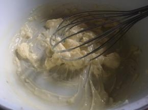 黄油提前软化；（可借助吹风机、微波炉等）