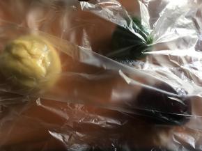 分别揉成3个面团放入冰箱冷藏或冷冻里处理成不粘手也不太硬的面团即可；