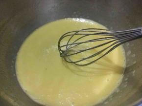 充分乳化，搅打均匀；