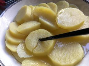 土豆大概蒸15分钟即可，状态如图；