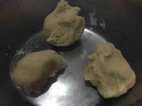 分成110克、75克、50克的三个面团；