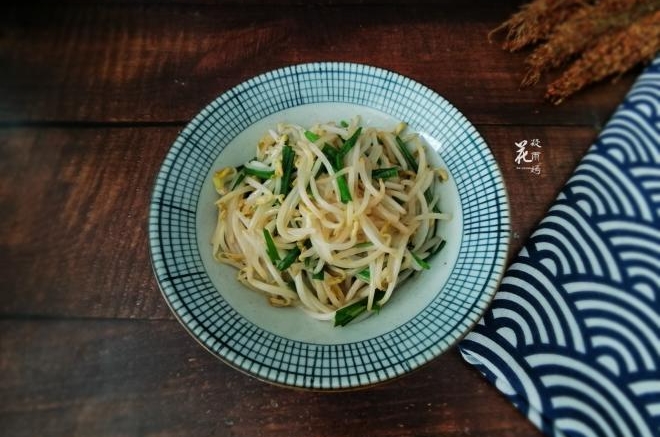 绿豆芽炒韭菜