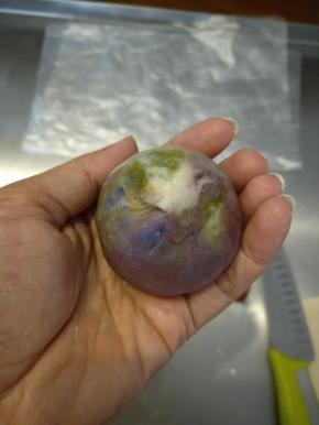 把口收紧捏合。