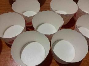 将所需纸杯摆好备用；