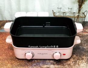 把清水倒入多功能深盘中，水倒至蒸水位就可以了，放上蒸笼，火力调至最大火，时间调至18分钟，5分钟后水就煮开水