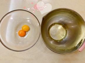 分离蛋黄蛋清。
