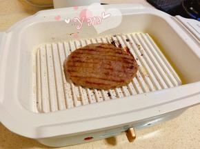 再翻面煎2-3分钟即可。