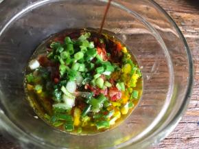 淋入生抽，拌匀备用