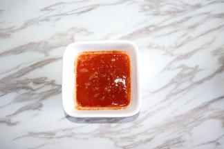 奥尔良烤料加水混合，备用