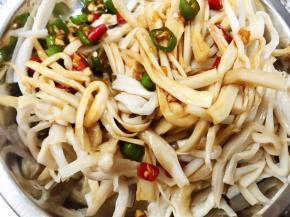 倒入前面调好的料汁